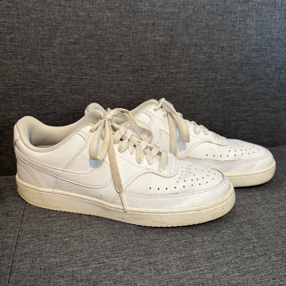 Women’s 8.5 Nike Court Vision Low White